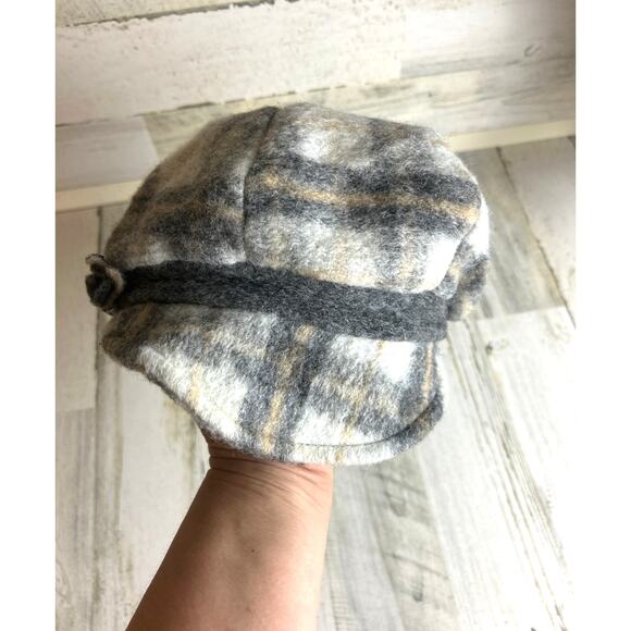 La Fenice Women’s Gray tan plaid Crochet Wool Winter Hat One Size Cozy Italian - Picture 2 of 5